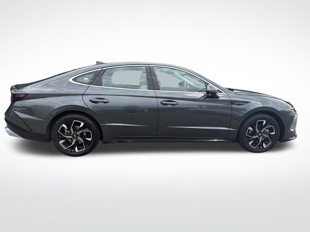 Used 2025 Hyundai Sonata SEL FWD image 15