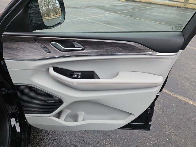 Used 2023 Jeep Grand Cherokee L Overland w/ Luxury Tech Group IV image 15