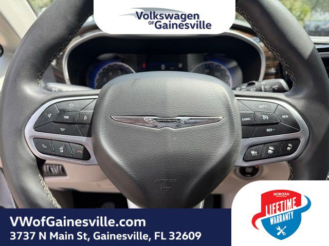 Used 2024 Chrysler Pacifica Limited FWD image 21
