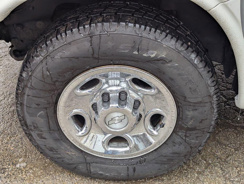 Used 2015 Chevrolet Express 2500 image 15