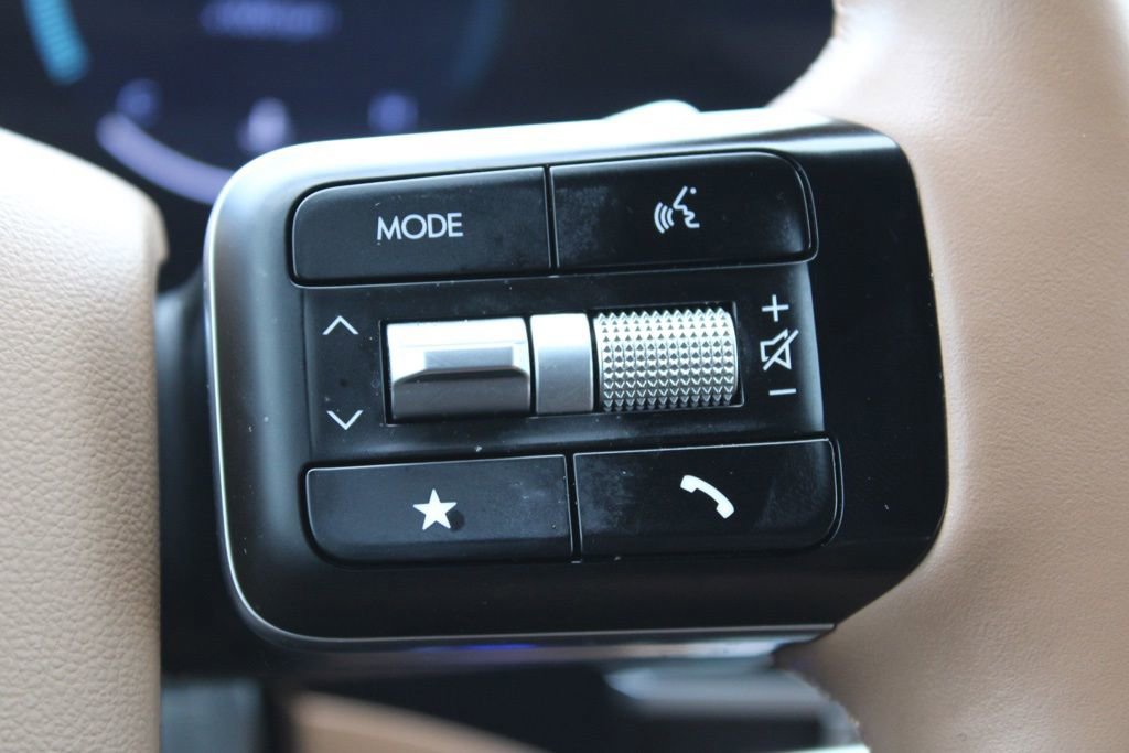 Used 2024 Hyundai Santa Fe Limited image 33