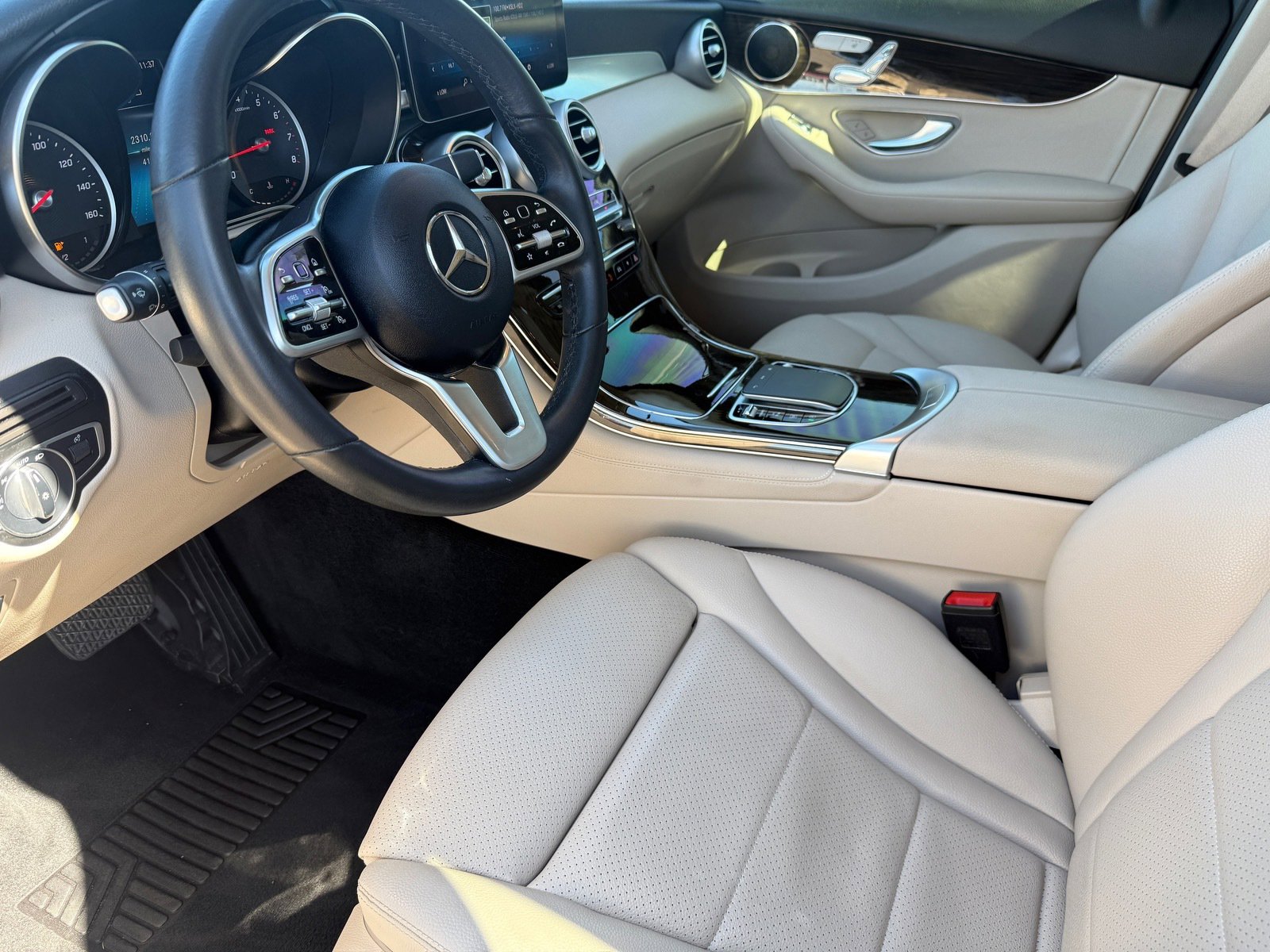 Used 2021 Mercedes-Benz GLC 300 image 25