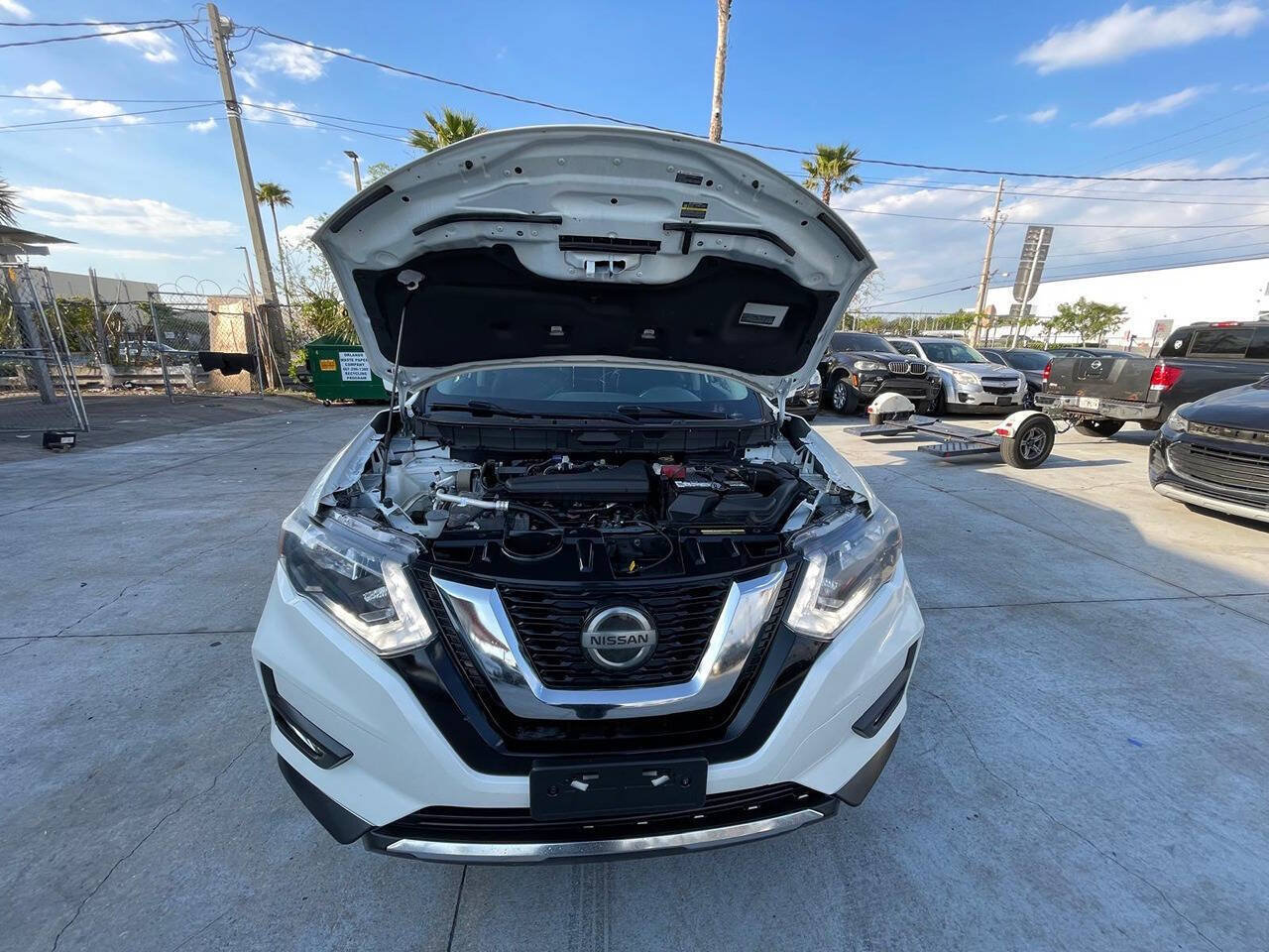 Used 2018 Nissan Rogue SV w/ Premium Package FWD image 2