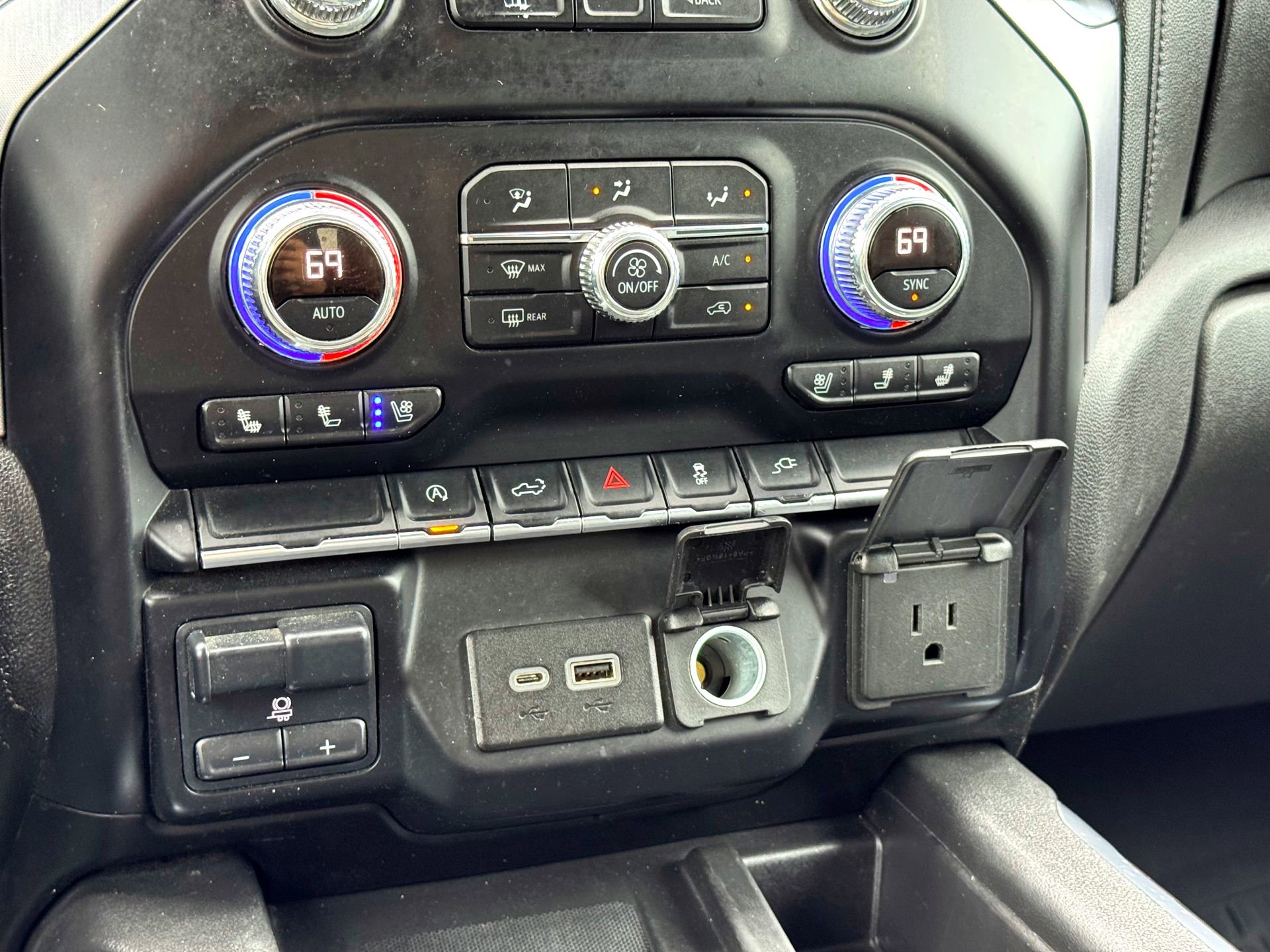 Used 2020 GMC Sierra 1500 SLT RWD image 28