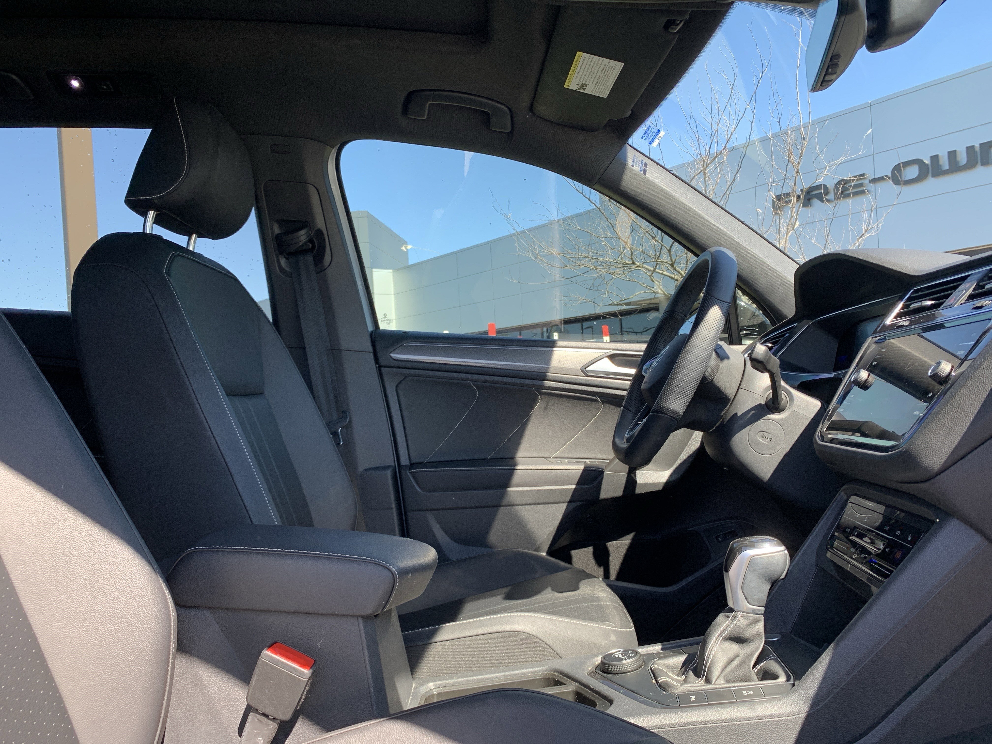 Used 2022 Volkswagen Tiguan SE R-Line image 35