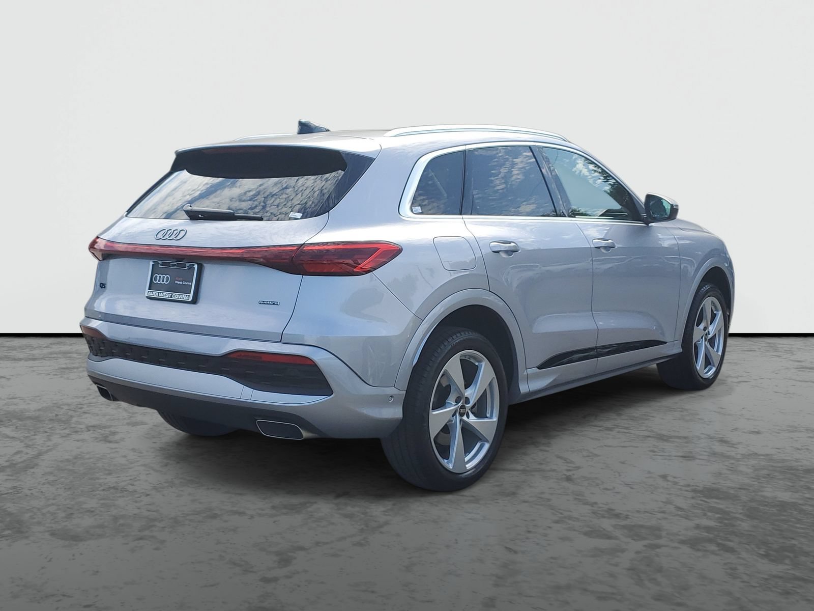 Used 2025 Audi Q5 Premium w/ Premium Plus AWD/4WD image 4