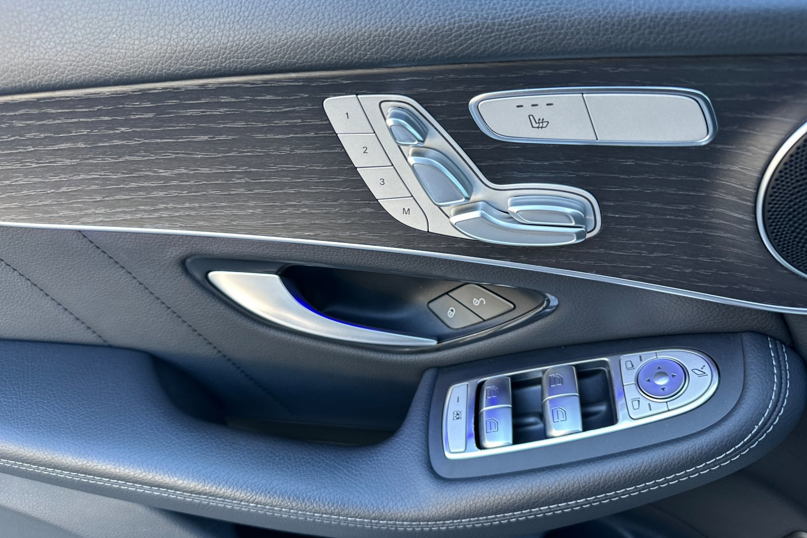 Used 2022 Mercedes-Benz GLC 300 4MATIC image 11