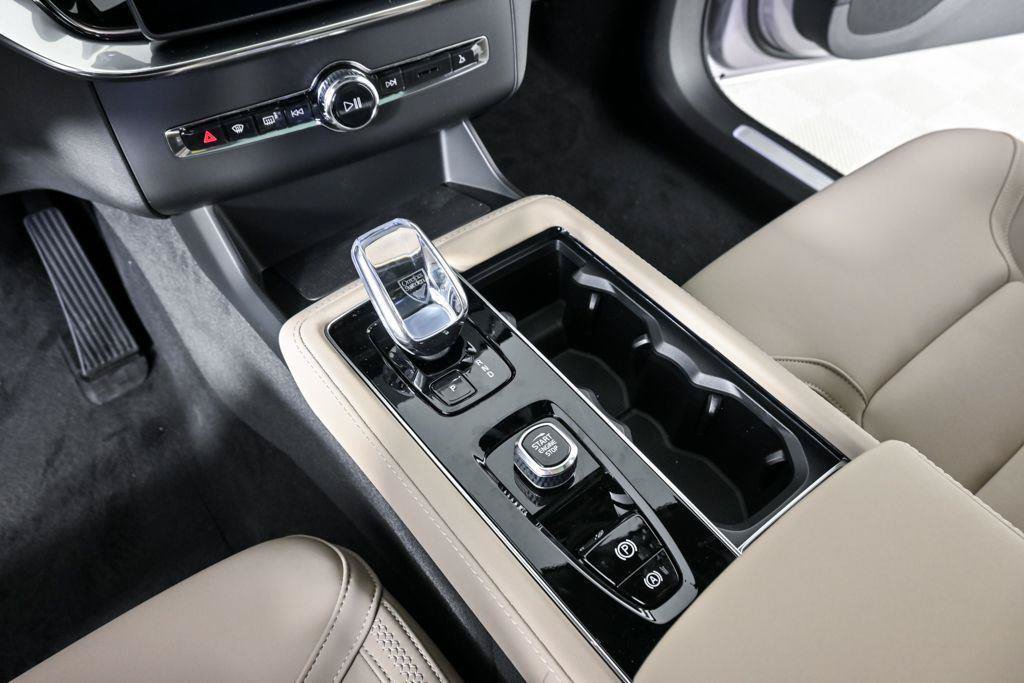 New 2026 Volvo XC90 B6 Plus w/ Protection Package Premier AWD/4WD image 17