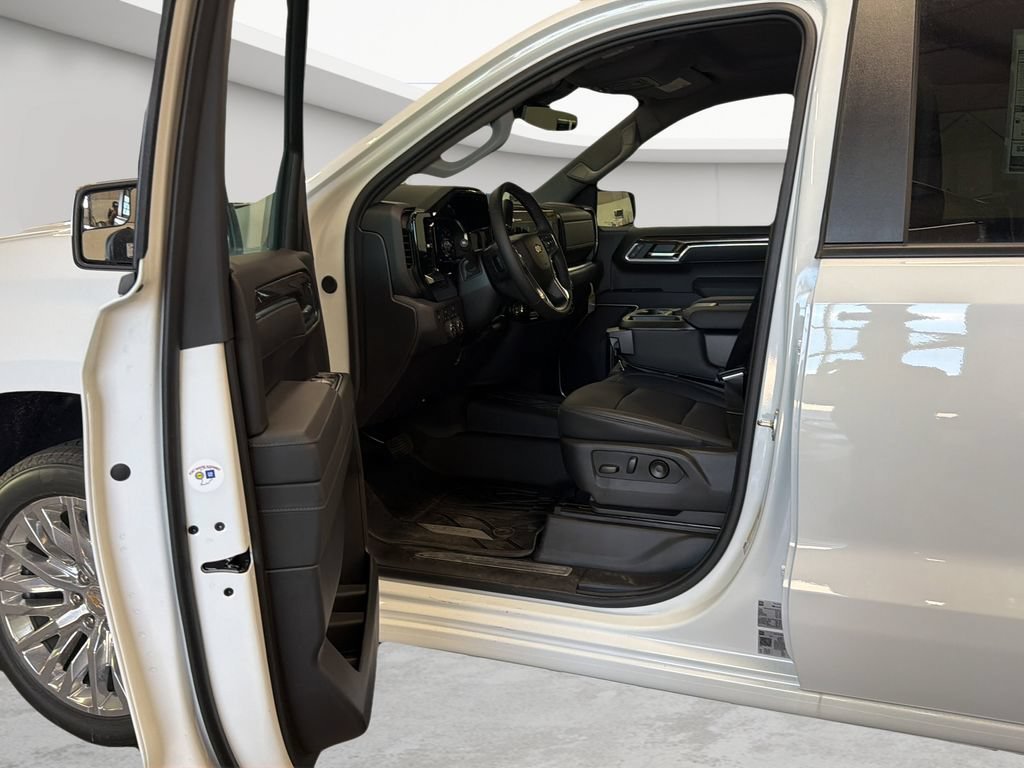 New 2026 Chevrolet Silverado 1500 LT w/ Leather Package AWD/4WD image 34