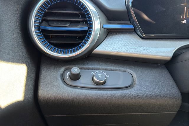 Certified 2025 Chevrolet Trax LT w/ Driver Confidence Package image 14