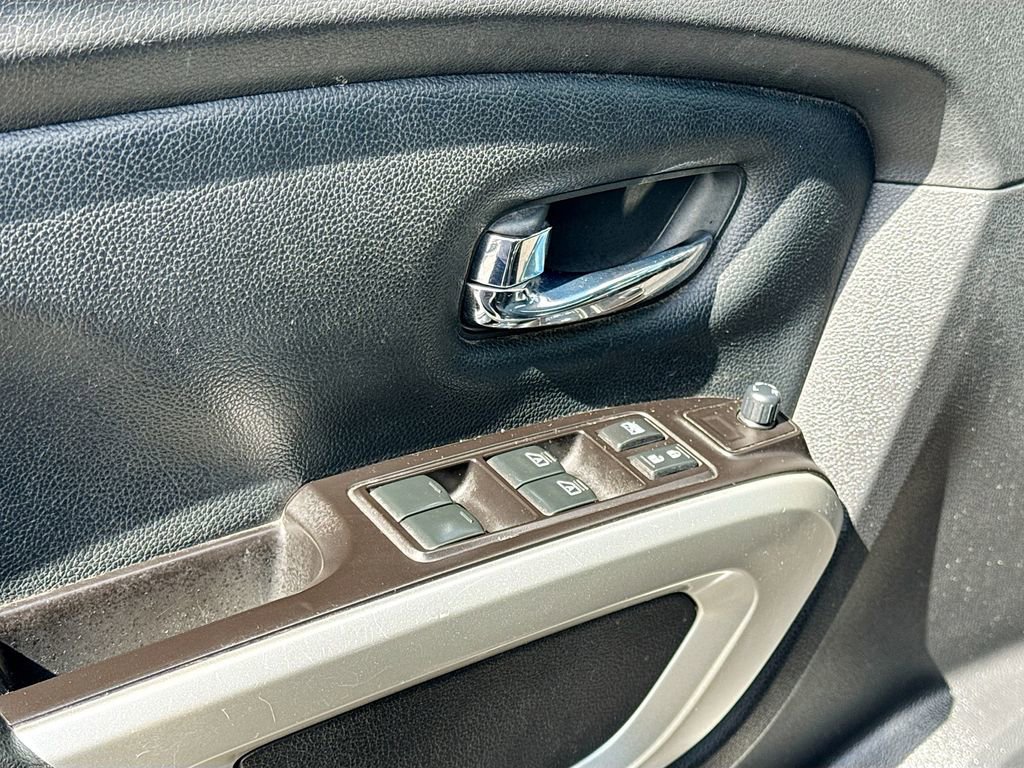 Used 2019 Nissan Titan SV w/ SV Convenience Package image 19