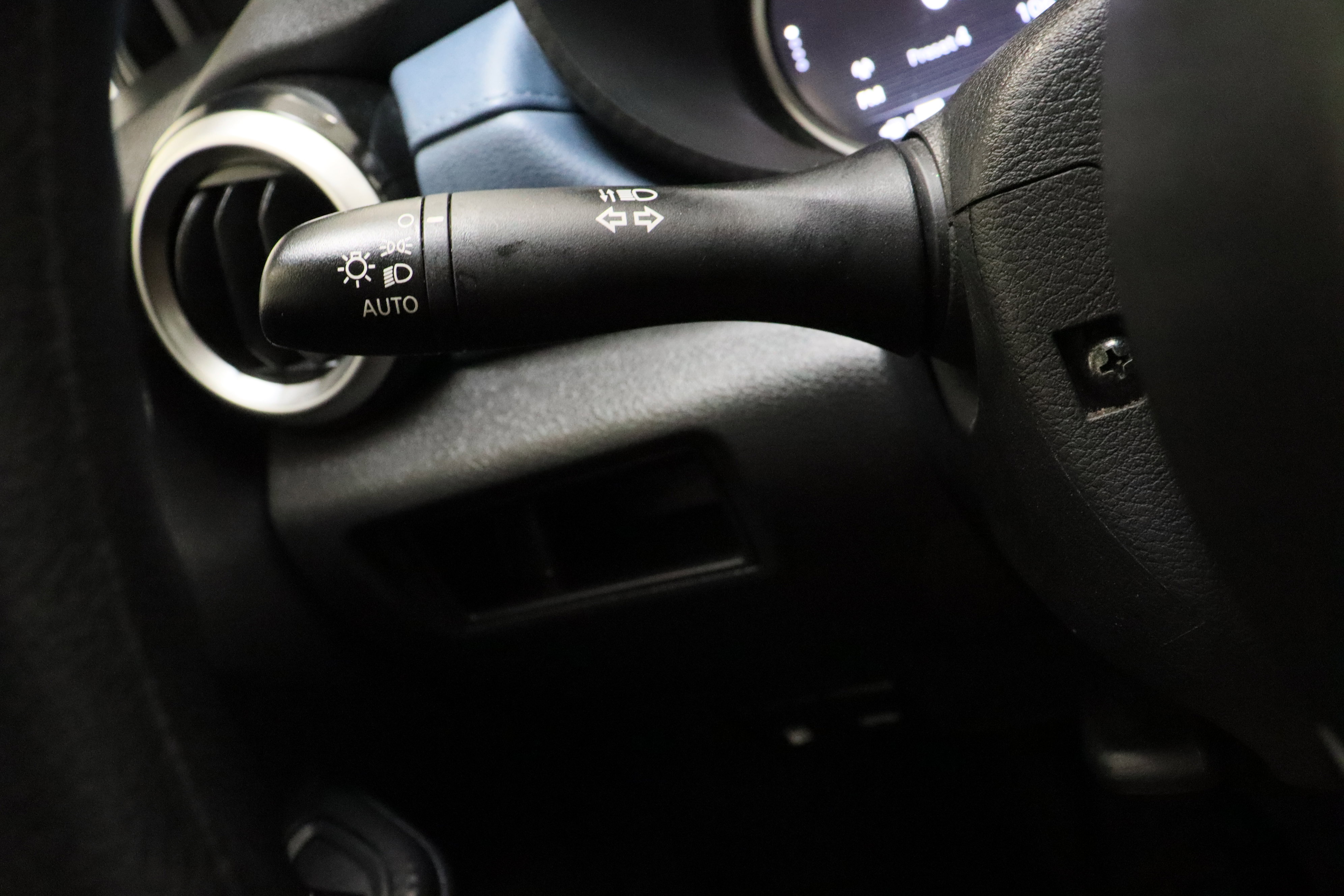 Used 2025 Nissan Versa SV w/ Trunk Package image 24