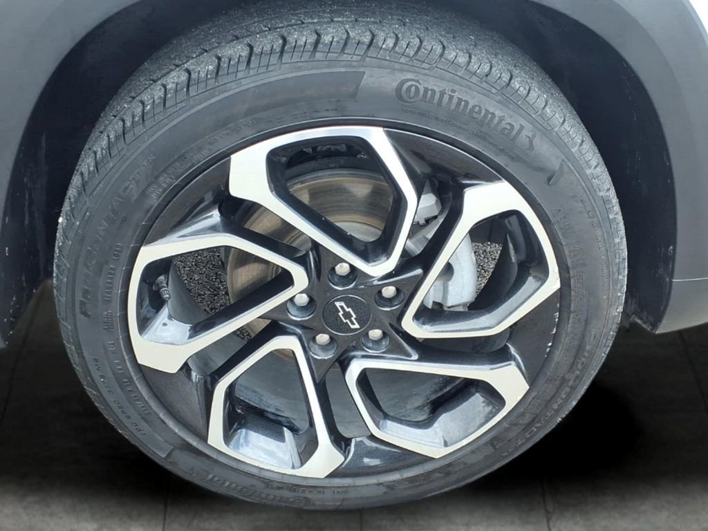 Used 2025 Chevrolet Trax RS w/ Sunroof Package FWD image 10