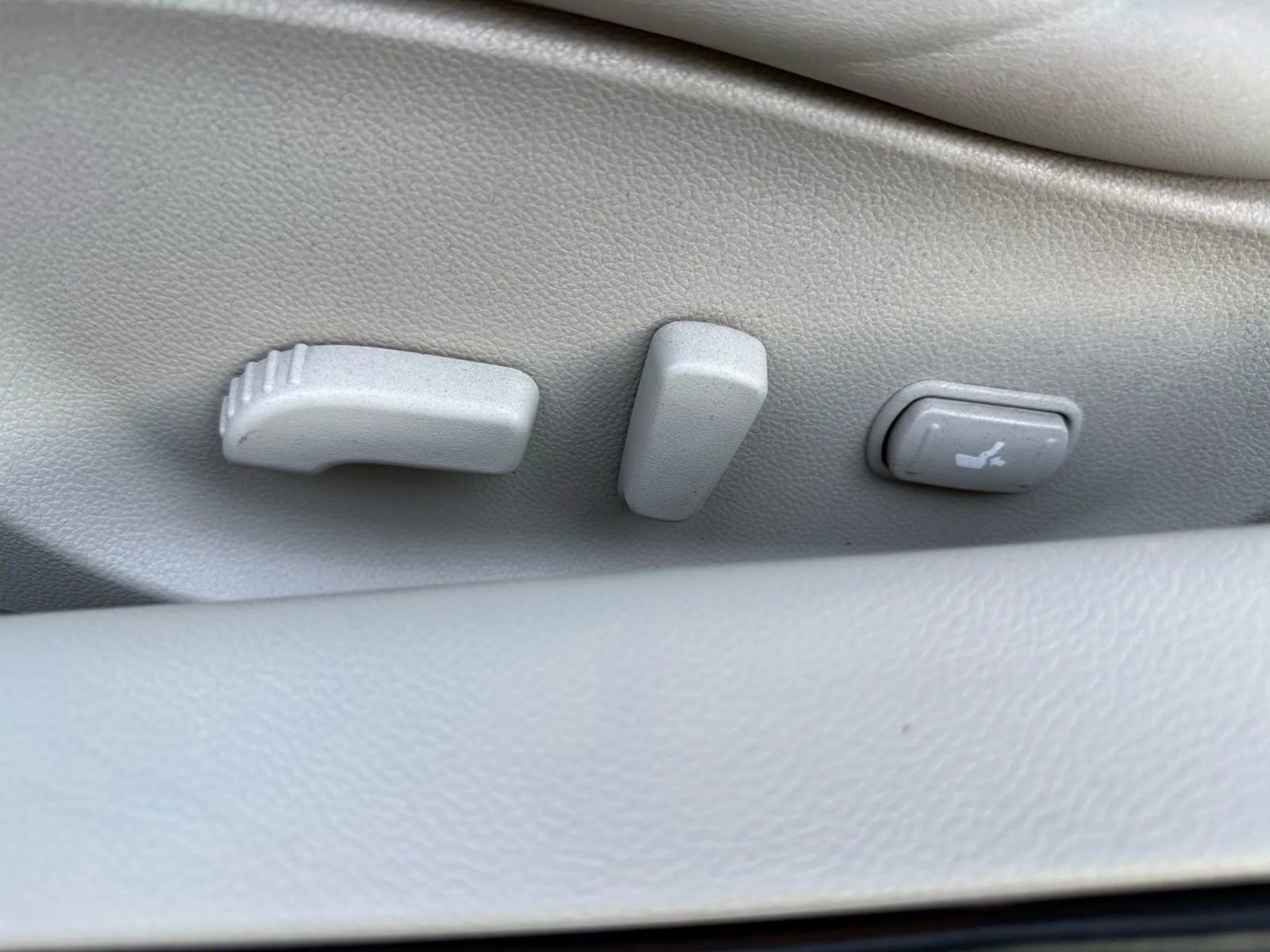 Used 2011 INFINITI G37 Journey w/ Premium Pkg image 27