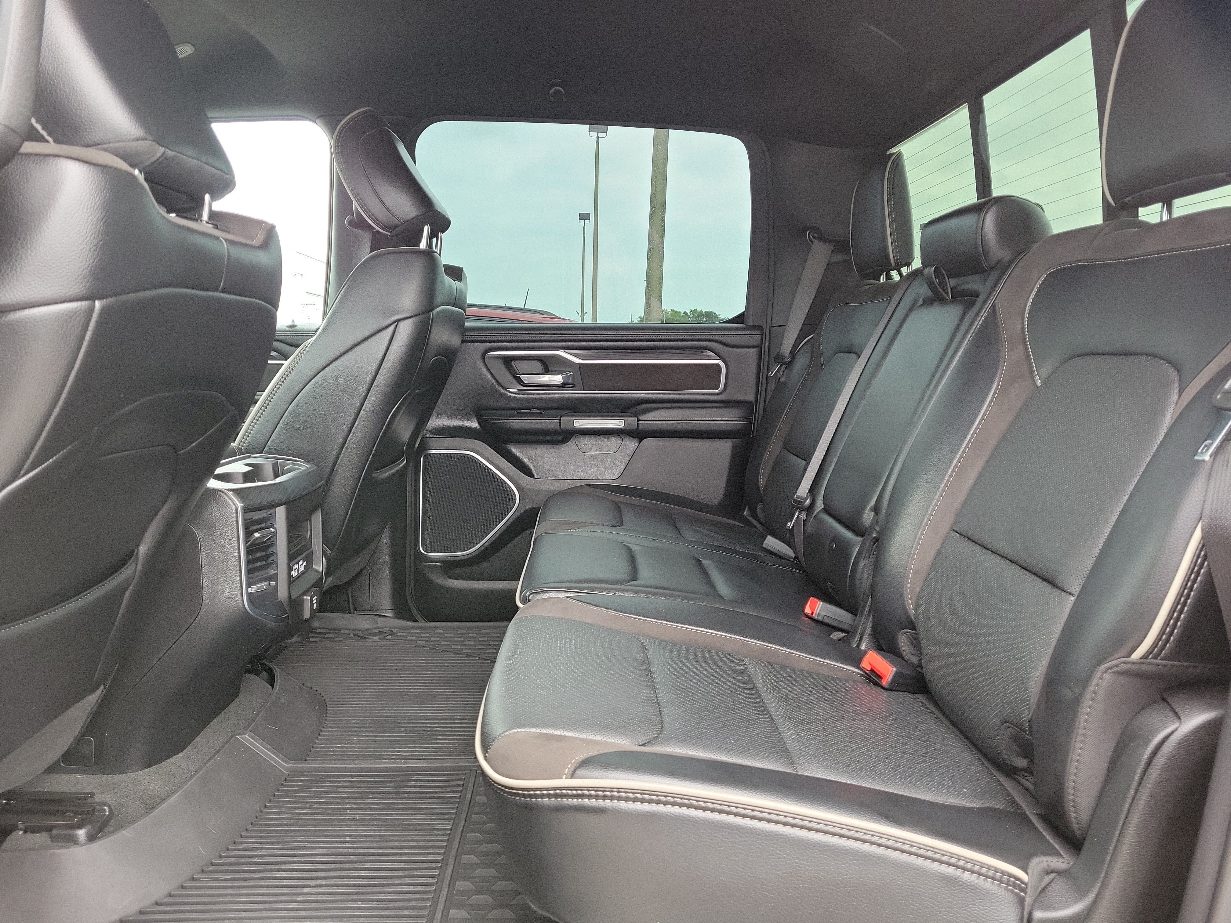 Used 2023 RAM 1500 Laramie AWD/4WD image 16