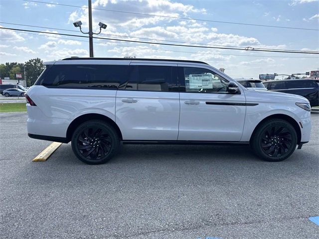 New 2025 Lincoln Navigator L Reserve image 3