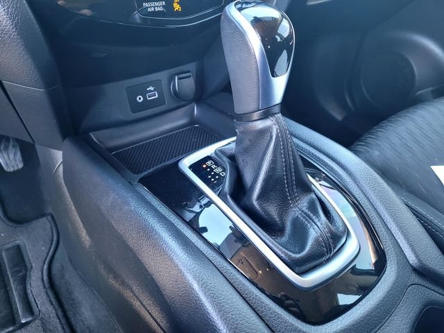 Used 2020 Nissan Rogue SV FWD image 18