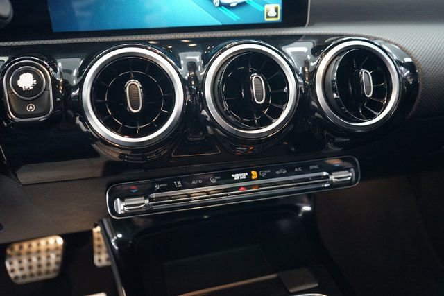 Used 2020 Mercedes-Benz CLA 250 4MATIC image 41