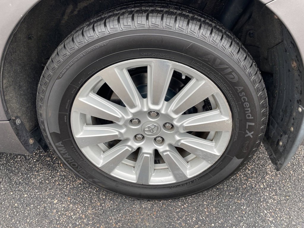 Used 2017 Toyota Sienna LE image 4