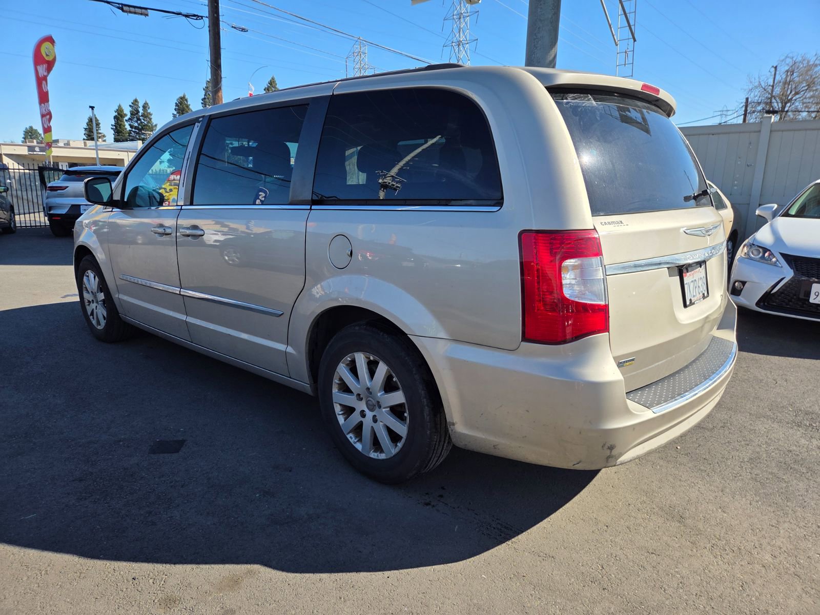 Used 2014 Chrysler Town & Country Touring image 2