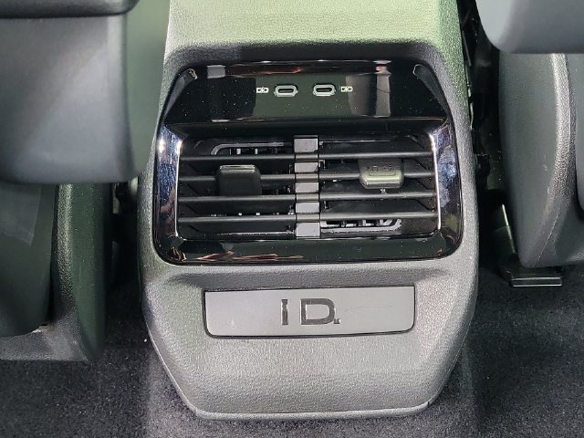Certified 2022 Volkswagen ID.4 Pro S w/ Gradient Package AWD/4WD image 12