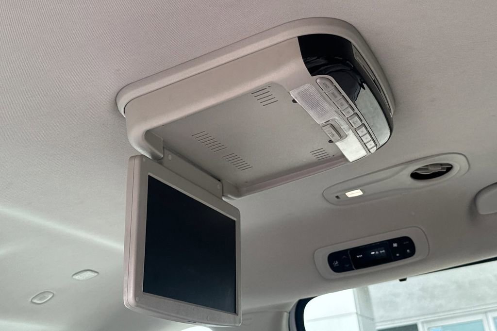 Used 2020 Chrysler Pacifica Touring-L w/ Premium Audio Group FWD image 17