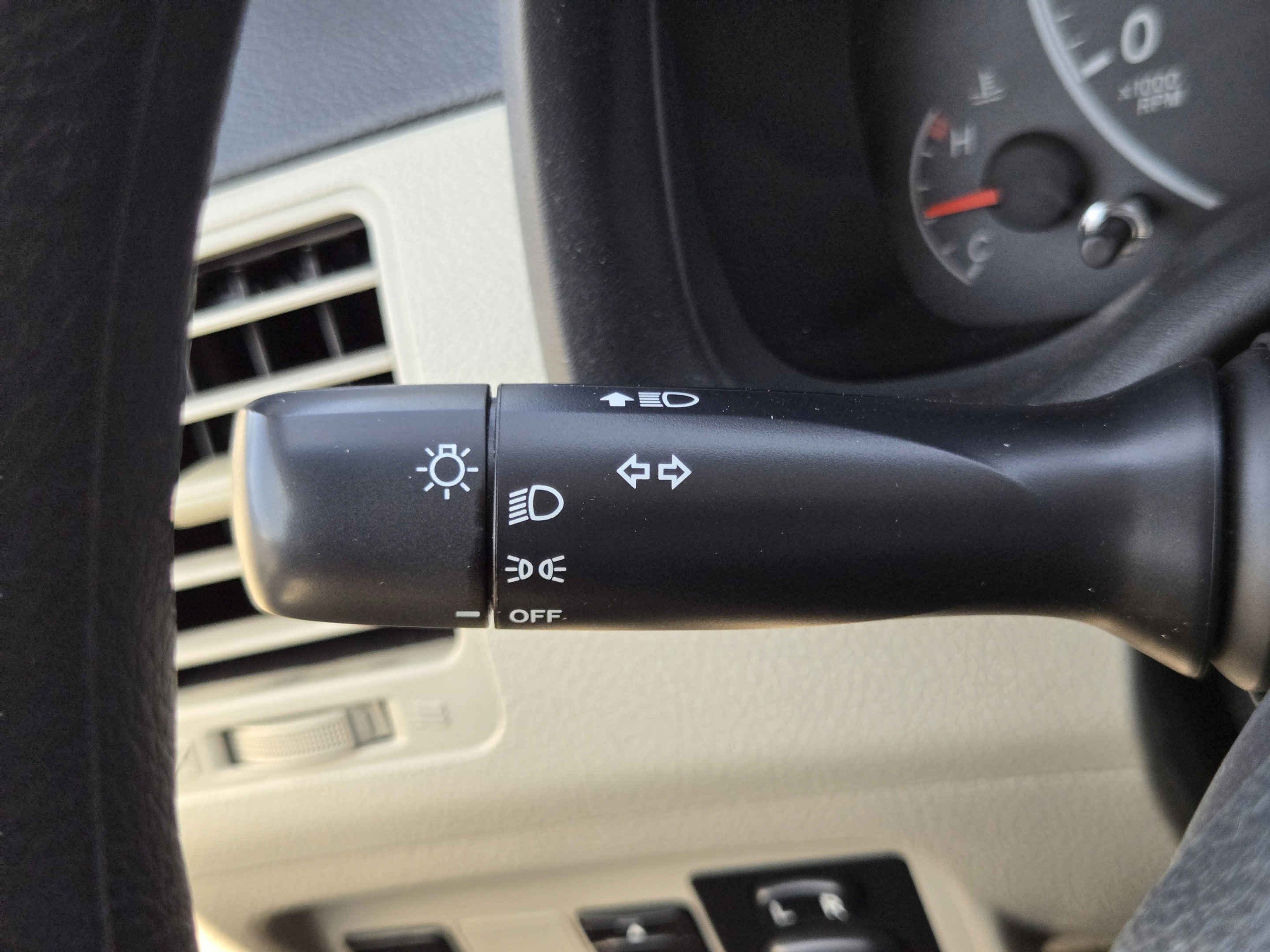 Used 2013 Toyota Corolla L FWD image 18