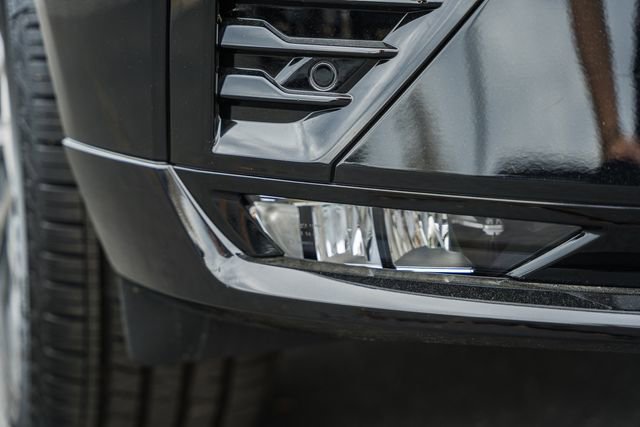 New 2026 Volvo XC60 B5 Plus w/ Protection Package Premier AWD/4WD image 15