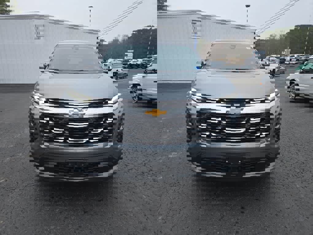 New 2026 Chevrolet Equinox LT image 2