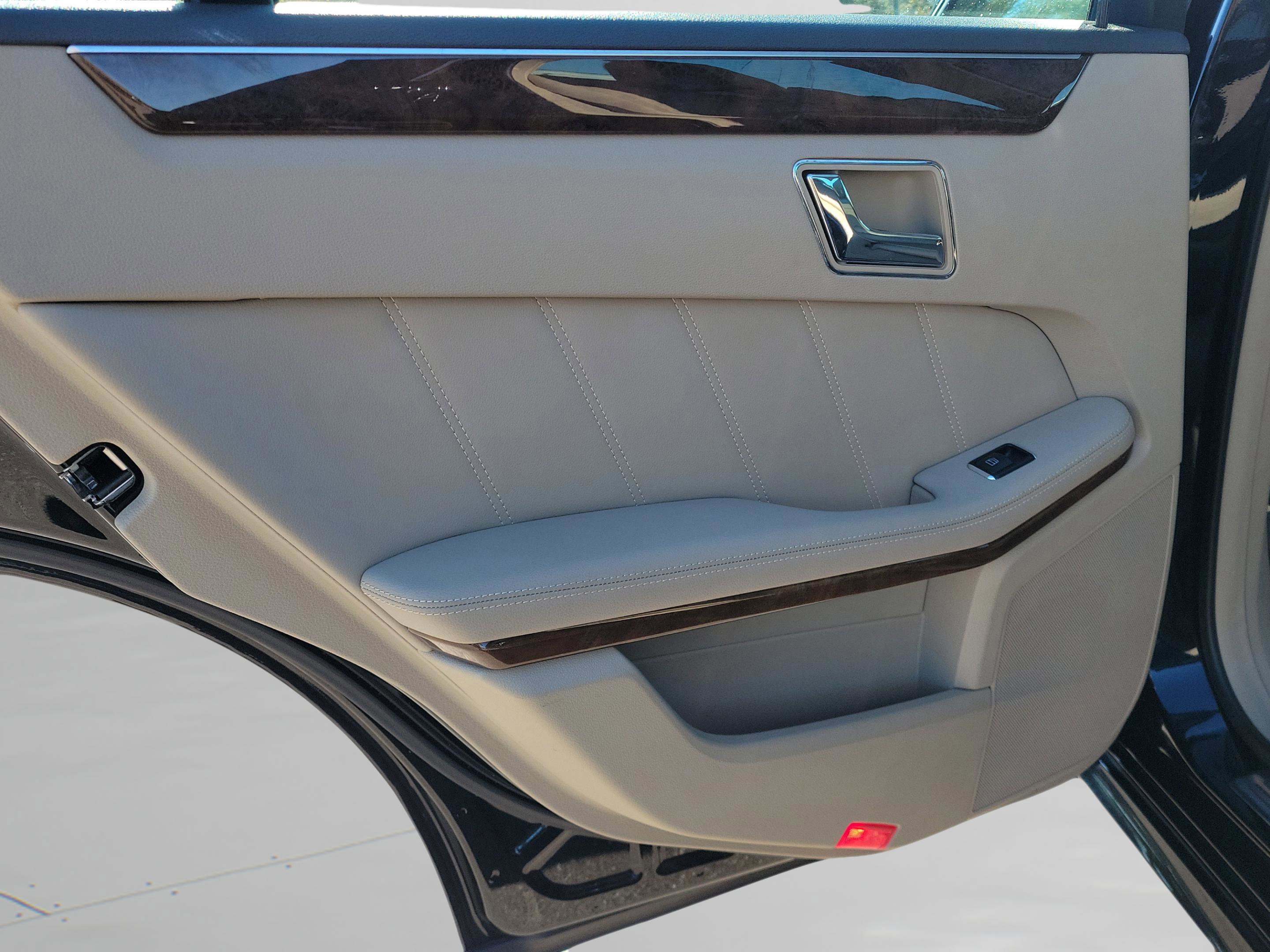 Used 2010 Mercedes-Benz E 350 4MATIC Sedan image 32