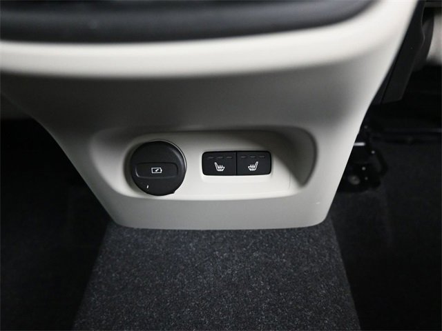 Used 2024 Volvo XC40 B5 Plus w/ Protection Package Premier image 33