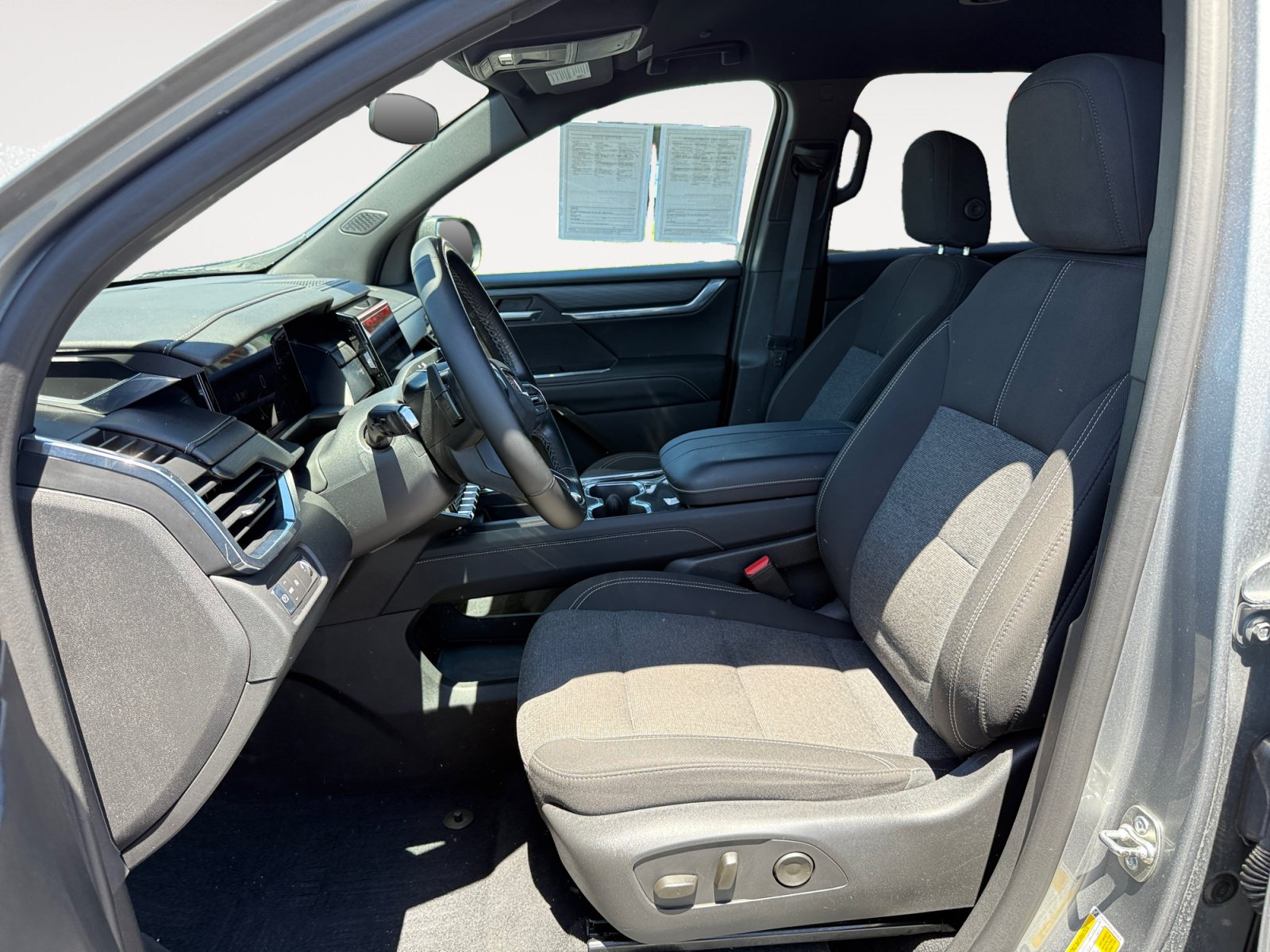 Used 2025 GMC Acadia Elevation FWD image 10