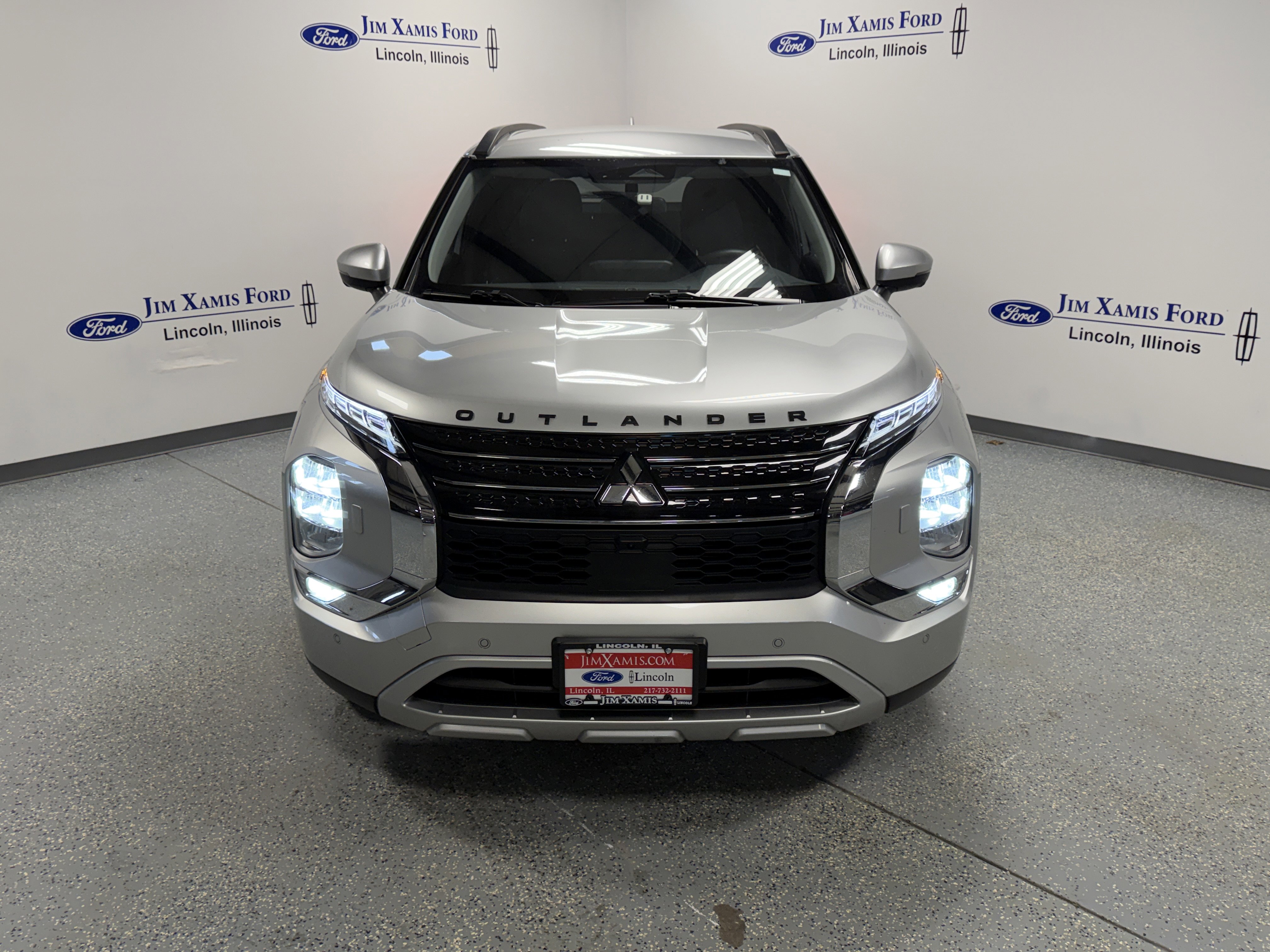 Used 2024 Mitsubishi Outlander SE image 2