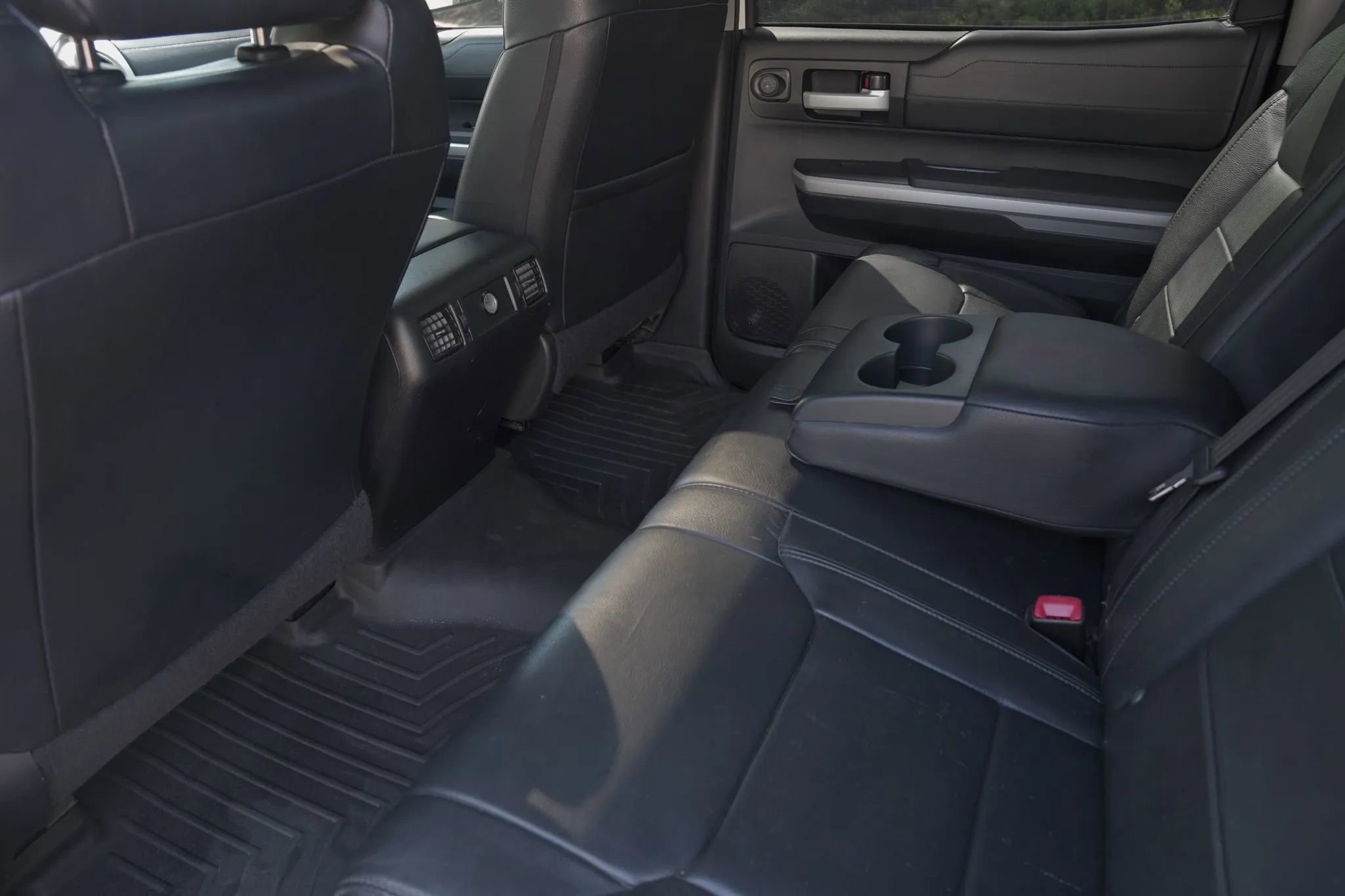 Used 2014 Toyota Tundra Limited w/ Limited Premium Package image 8