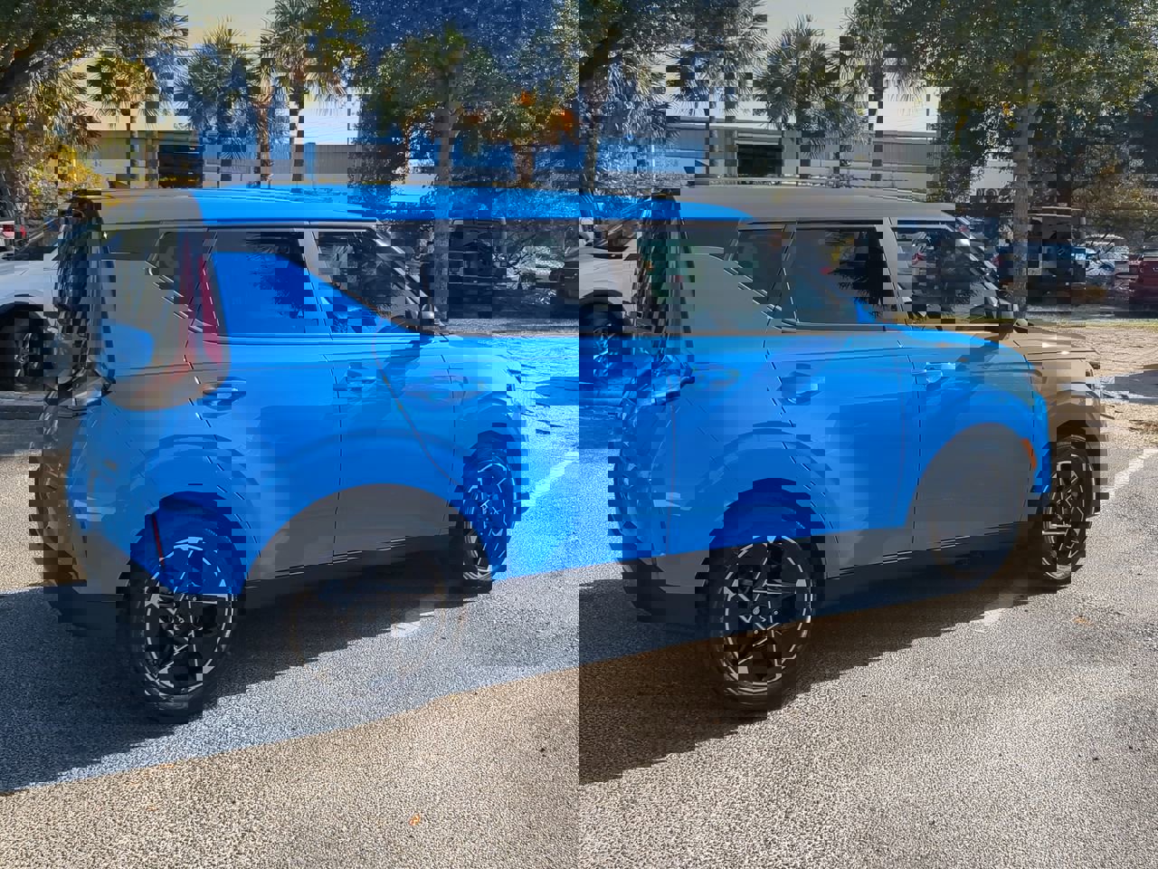 Used 2023 Kia Soul EX image 3