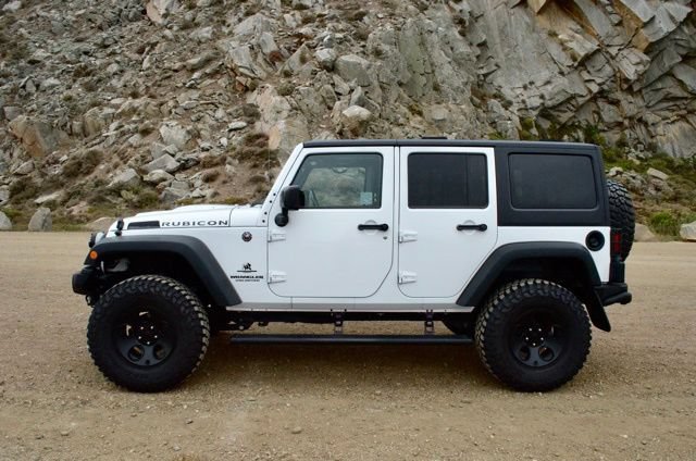 Used 2017 Jeep Wrangler Unlimited Rubicon w/ Connectivity Group AWD/4WD image 30