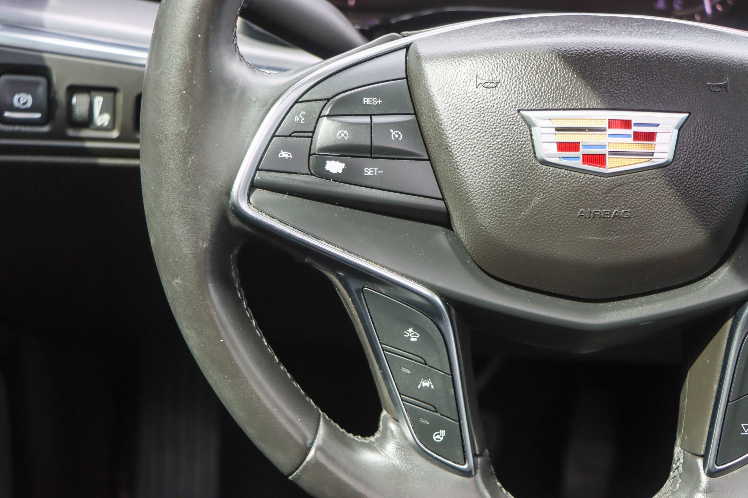 Used 2018 Cadillac XT5 Premium Luxury FWD image 29