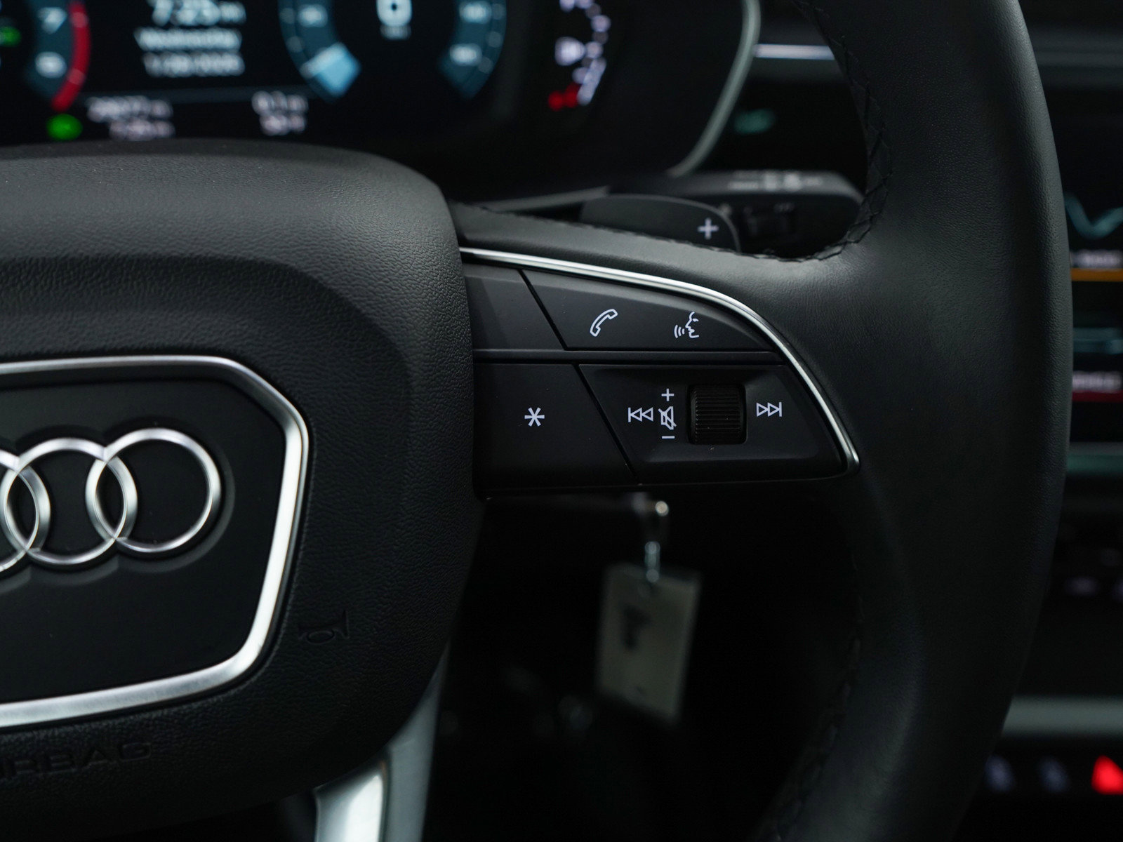 Used 2025 Audi Q3 2.0T Premium image 25