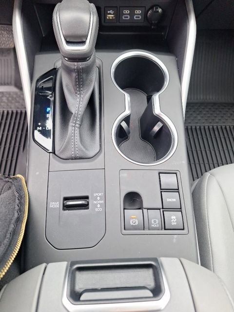 Used 2024 Toyota Highlander XLE image 15