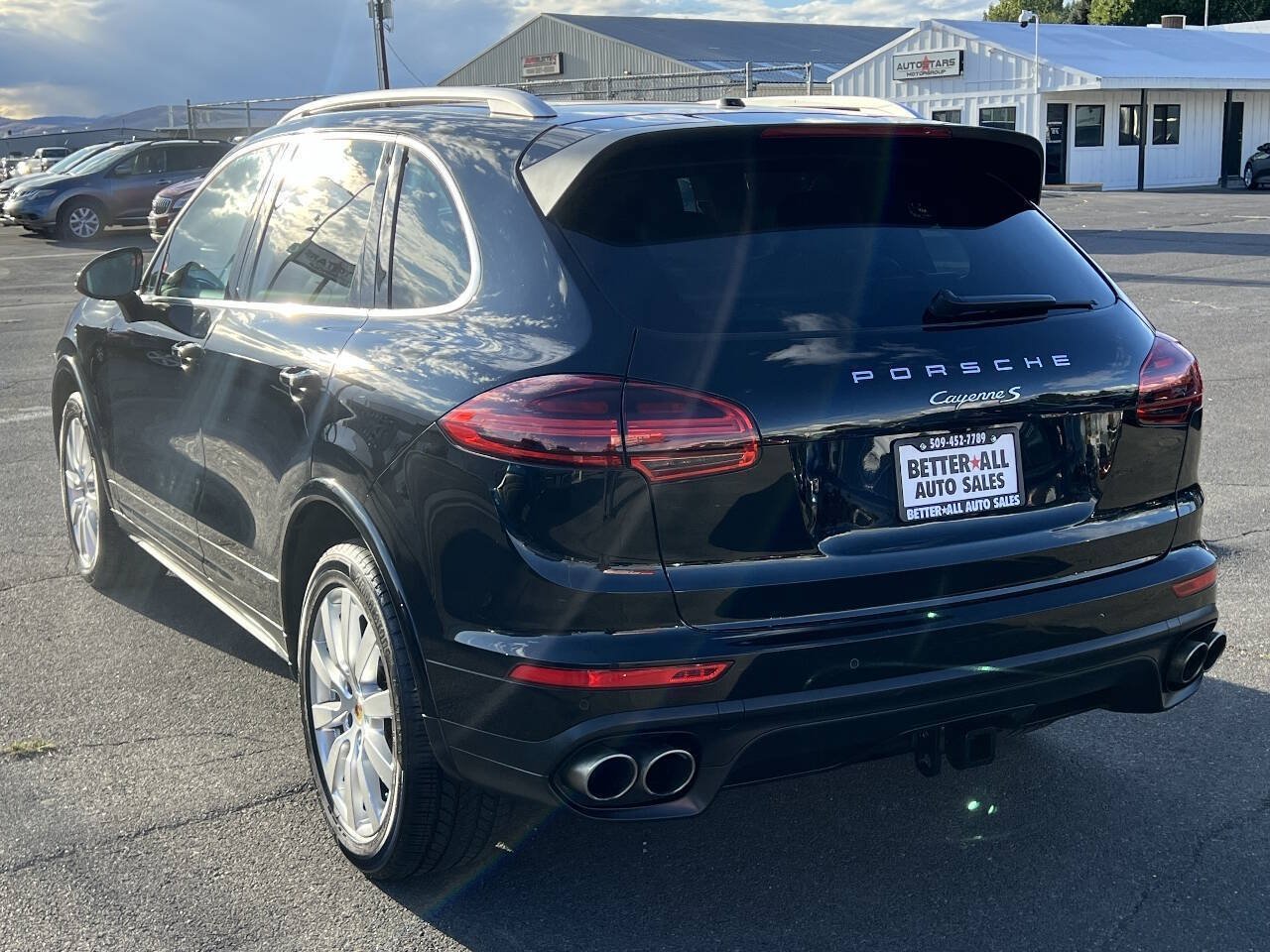 Used 2017 Porsche Cayenne S AWD/4WD image 3