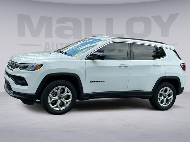 Used 2025 Jeep Compass Latitude AWD/4WD image 2