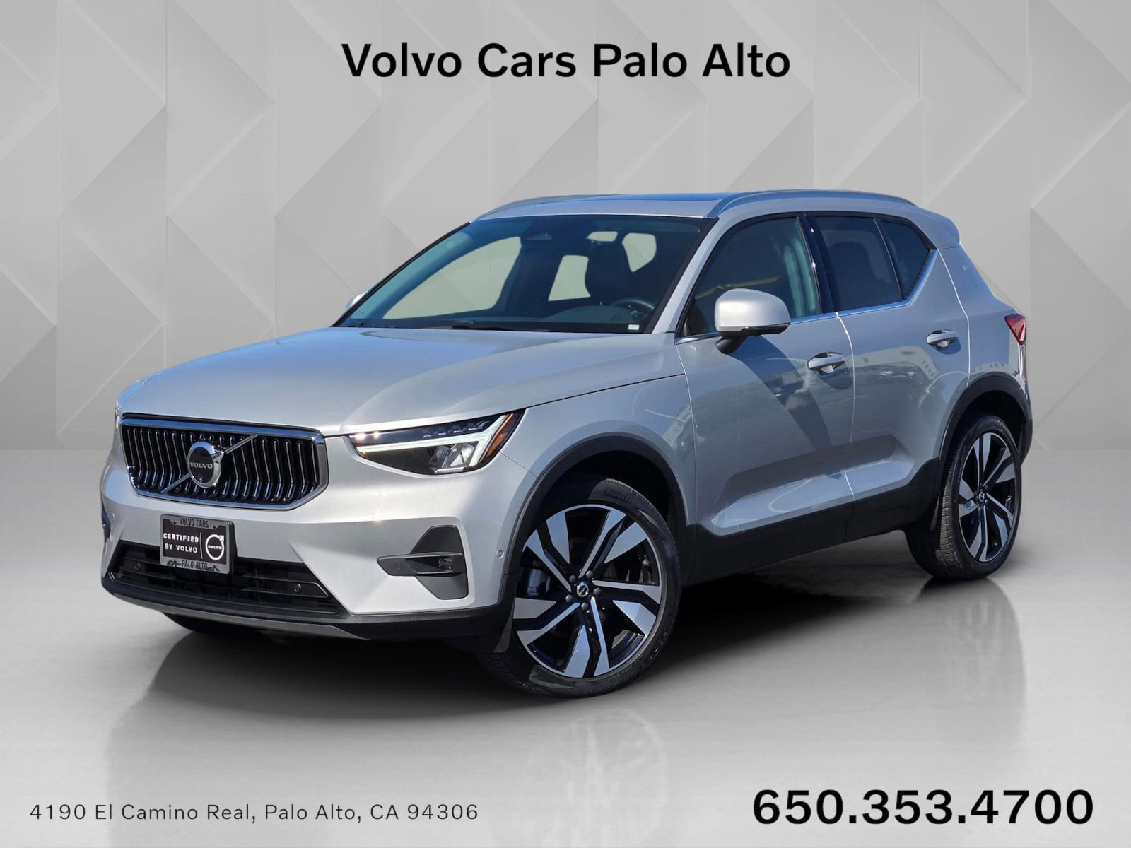 Used 2025 Volvo XC40 B5 Plus image 1