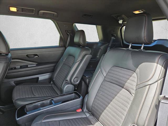 Used 2025 Nissan Pathfinder Rock Creek AWD/4WD image 17