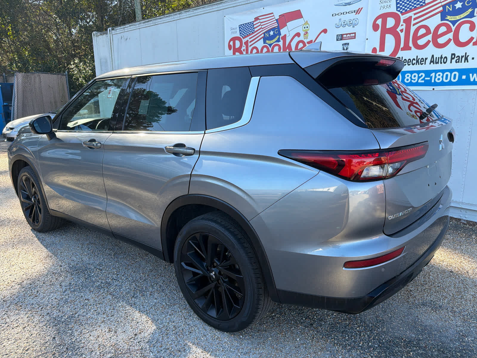 Used 2023 Mitsubishi Outlander SE Black Edition image 8