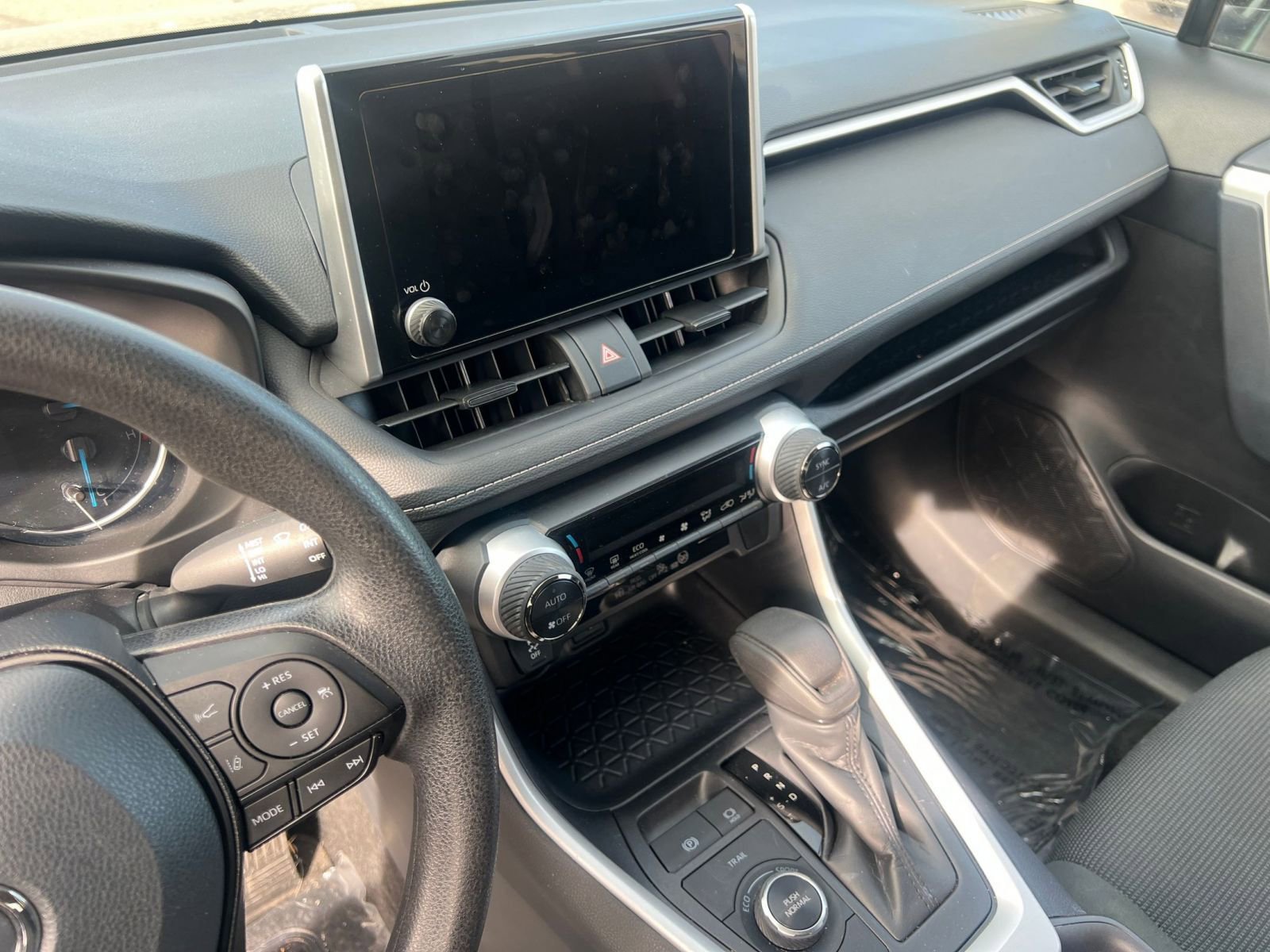 Used 2025 Toyota RAV4 LE image 20