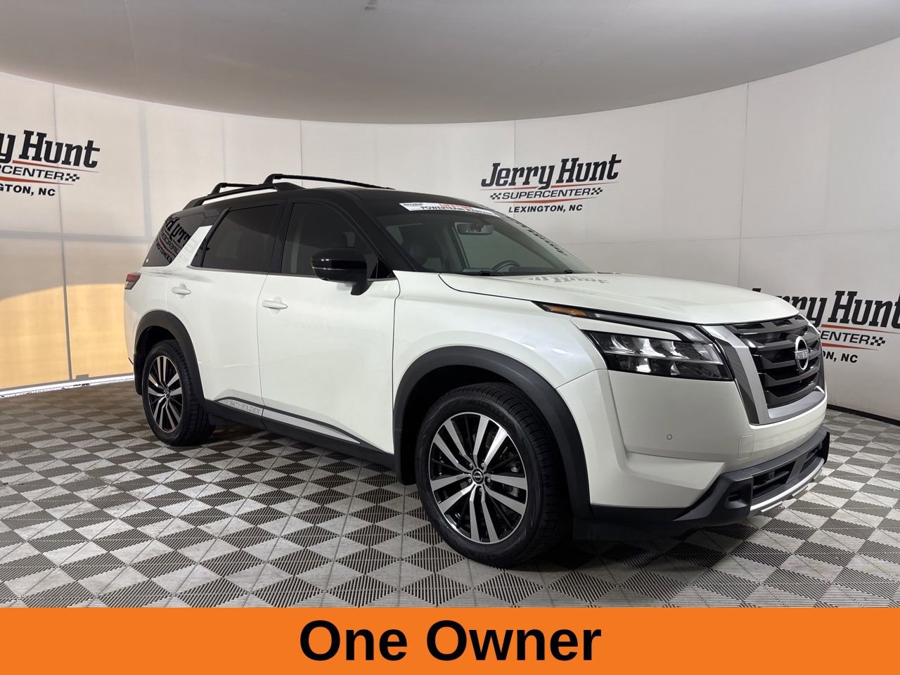 Used 2023 Nissan Pathfinder Platinum w/ Cargo Package AWD/4WD image 4