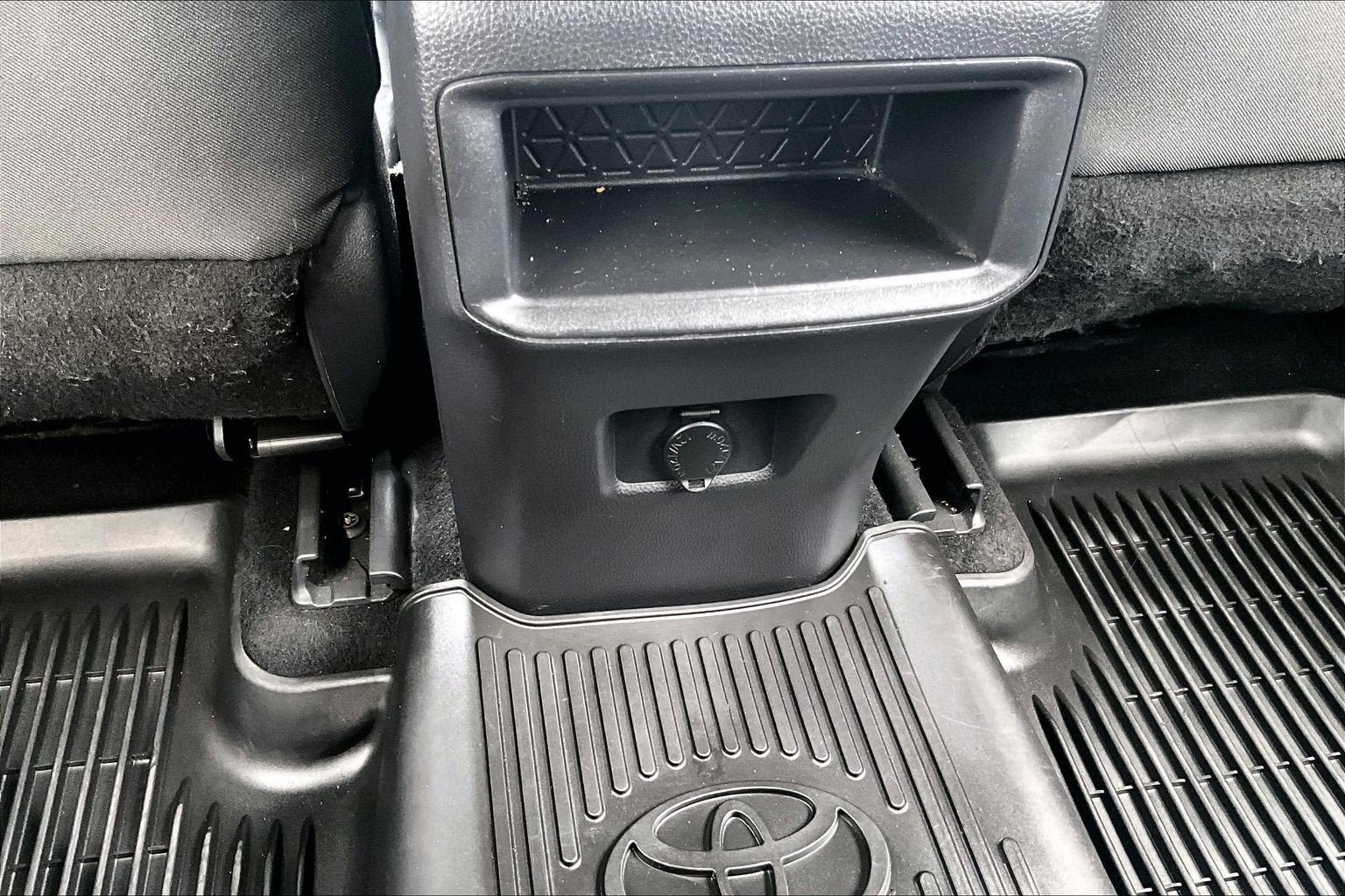 Used 2021 Toyota RAV4 LE AWD/4WD image 31