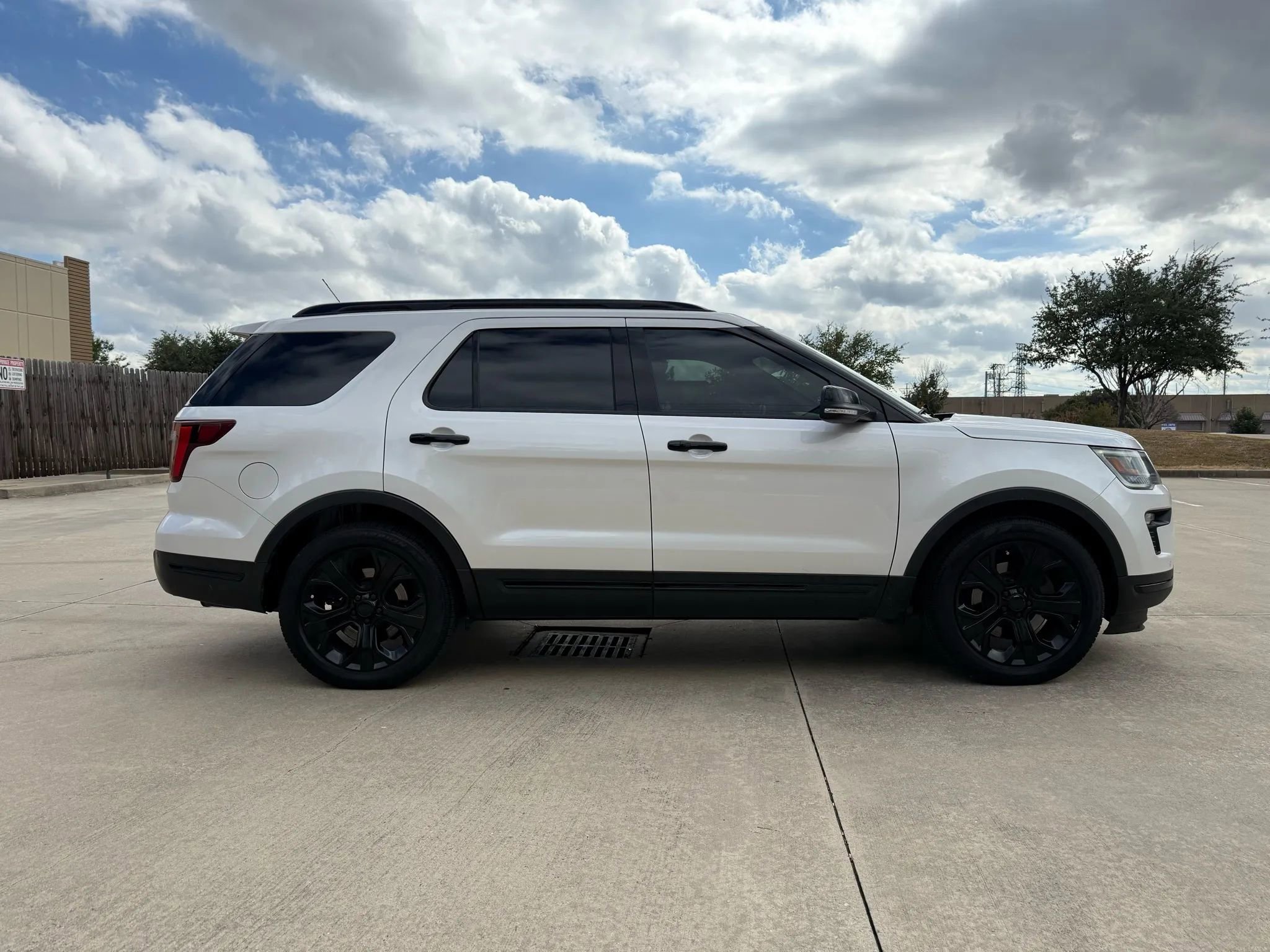 Used 2018 Ford Explorer Sport w/ Equipment Group 401A image 6
