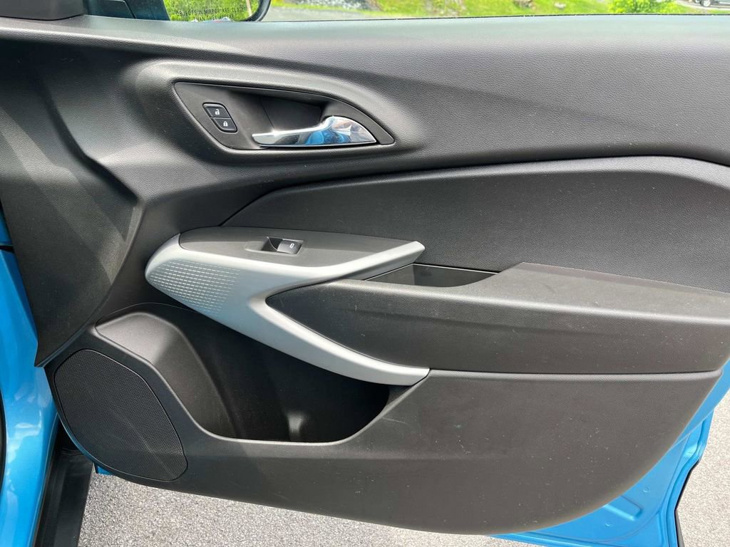 Used 2025 Chevrolet Trax LS image 20