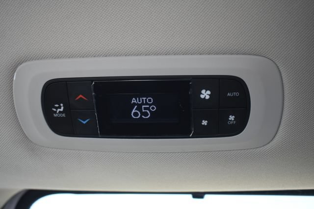 Used 2020 Chrysler Pacifica Touring-L FWD image 37